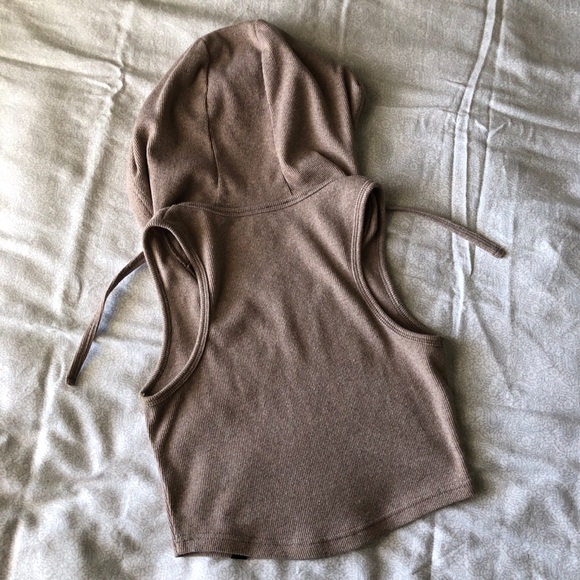 Hoodie Cropped Tank Top - Picture 2 of 3